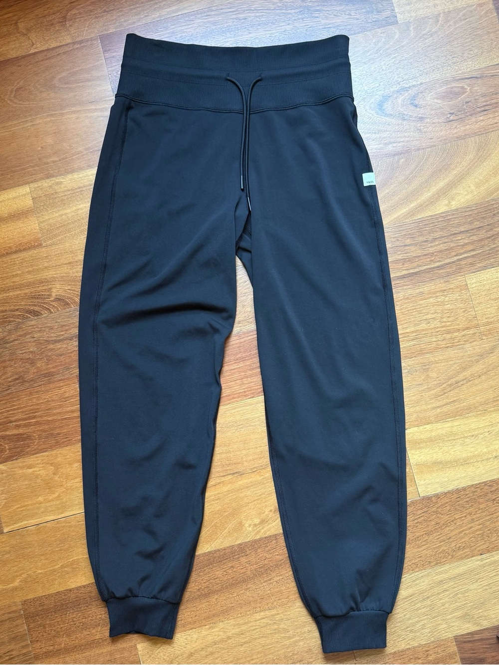 Vuori Daily Jogger Pants with Drawstring Waist small EUC practically new